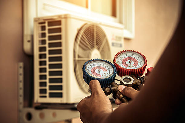 Professional Hvac Repair technician working in Easton, CA